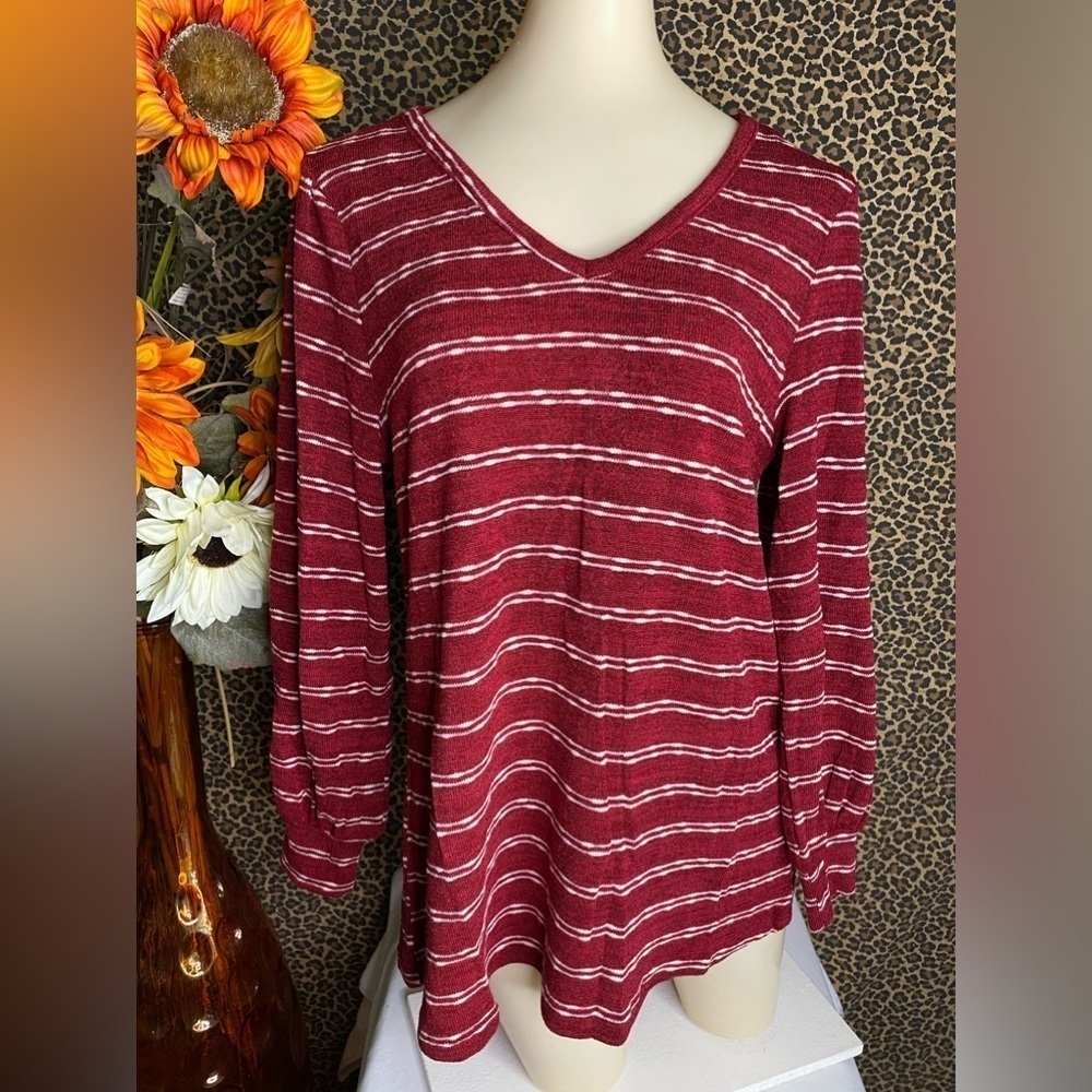 🌴3/$30🌴DOE & RAE Red Striped Long Balloon Sleeve Open Keyhole Back Top NWT - Picture 3 of 13